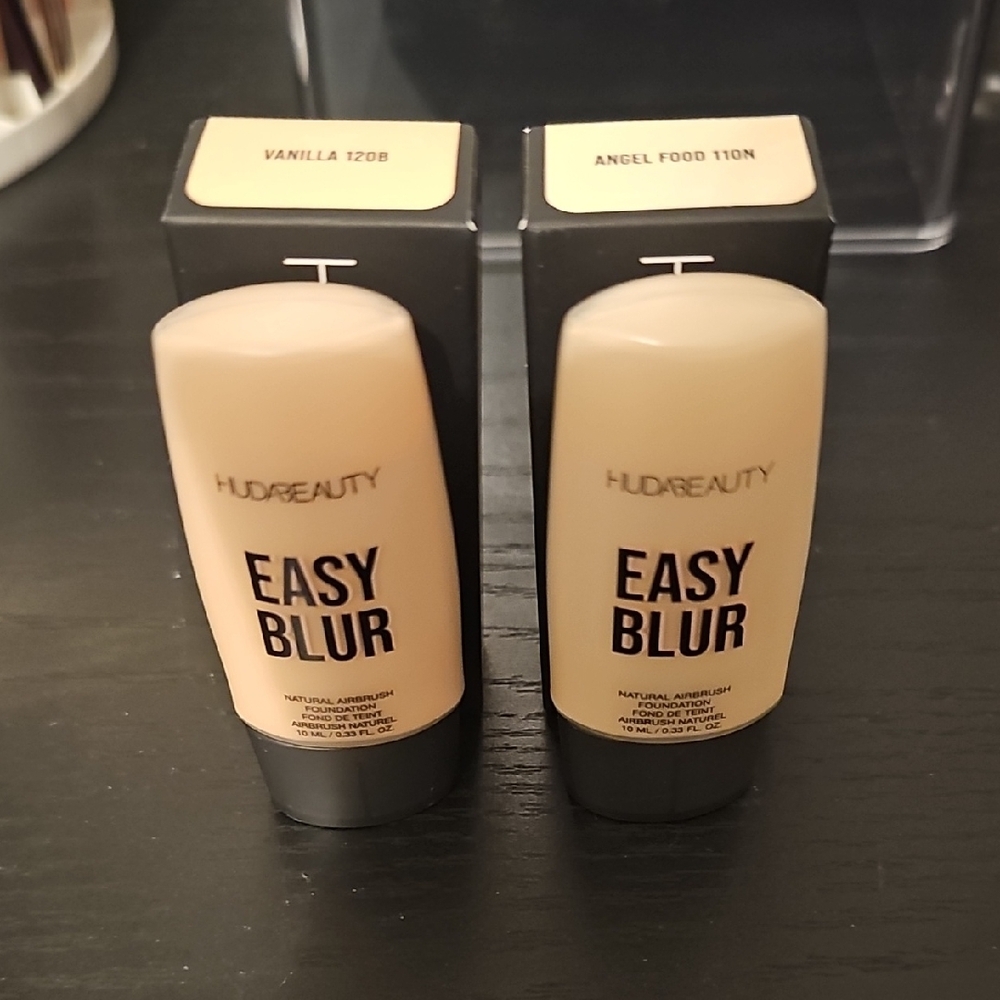 HUDA BEAUTY Easy Blur Foundation